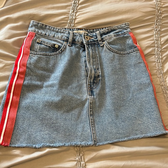 Zara (Trafaluc) blue denim skirt with red & white stripes on side - Picture 4 of 8